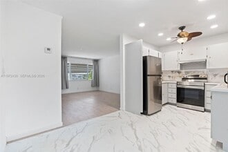 710 N 65th Ter in Hollywood, FL - Foto de edificio - Building Photo