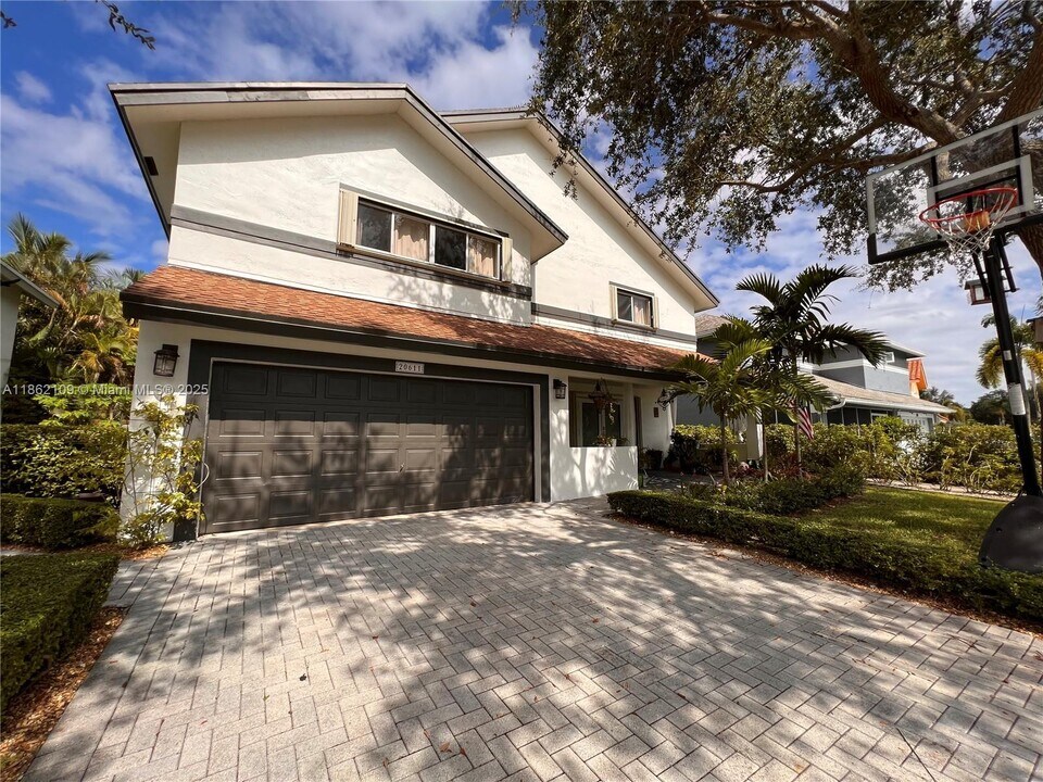 20611 NW 8th St in Pembroke Pines, FL - Building Photo