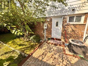 14 Blue Spruce Ln in Markham, ON - Building Photo - Building Photo