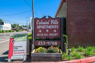 Colonial Villa Apartments in Portland, OR - Building Photo