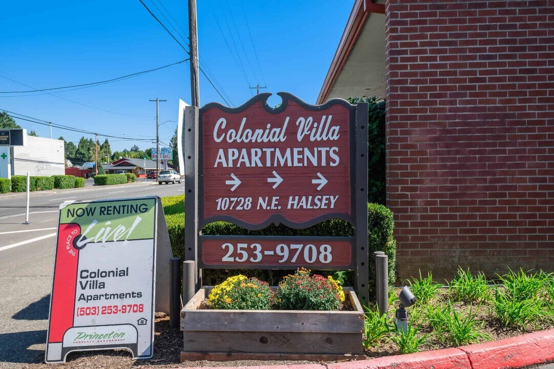 Colonial Villa Apartments in Portland, OR - Foto de edificio