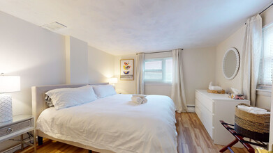 79 Chestnut St, Unit 1 in Brookline, MA - Foto de edificio - Building Photo