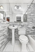 438 W 52nd St in New York, NY - Building Photo - Building Photo