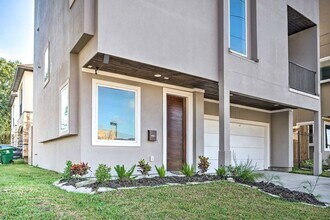 6403 Bowling Green St in Houston, TX - Building Photo - Building Photo