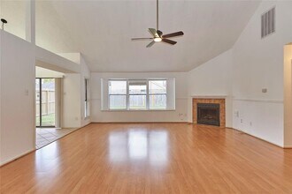 15418 Wildwood Lake Dr in Houston, TX - Building Photo - Building Photo