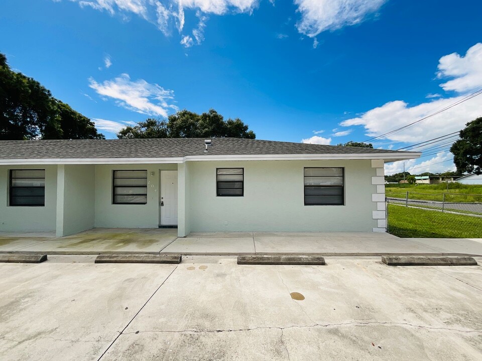 204 N 28th St in Fort Pierce, FL - Building Photo