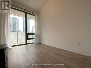 50 Charles St E in Toronto, ON - Building Photo - Building Photo