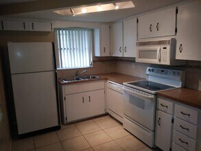 7034 Brentwood Dr in Port Richey, FL - Building Photo - Building Photo