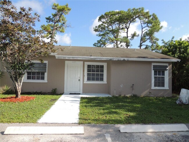 property at 2225 Laura Ln