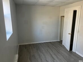 300 Colona Ave in Bartonville, IL - Building Photo - Building Photo