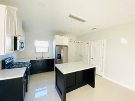 204 W Saint Helena Ave, Unit 4