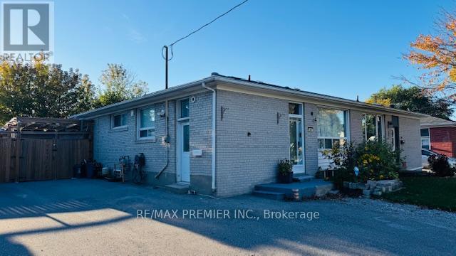 306 Rosedale Dr in Whitby, ON - Building Photo