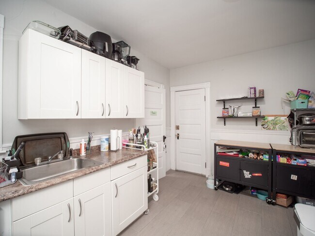 81 Bristol Rd, Unit 2 in Medford, MA - Building Photo - Building Photo