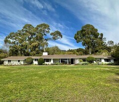 450 Santa Rosa Ln in Montecito, CA - Building Photo