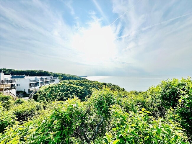 property at 806 Bluffs Dr N