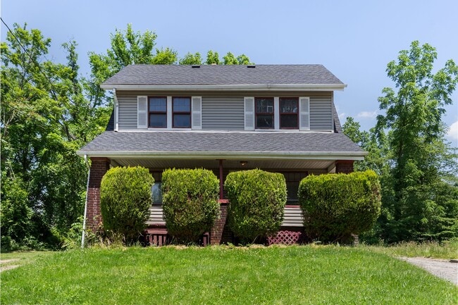 property at 532 W Ravenwood Ave