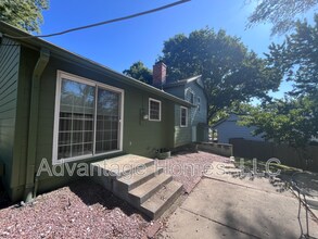 8914 Grandview Dr in Overland Park, KS - Building Photo - Building Photo