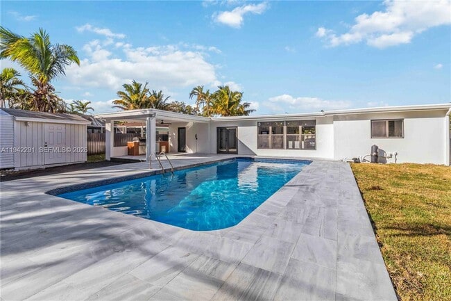 5420 Lincoln St in Hollywood, FL - Building Photo - Building Photo