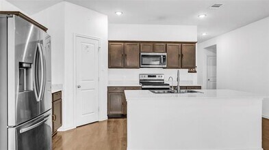 736 Glover Dr in Aubrey, TX - Building Photo - Building Photo