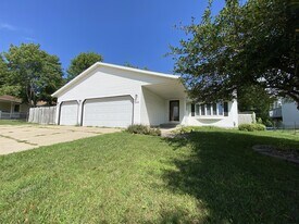 2419 52nd St NW in Rochester, MN - Building Photo