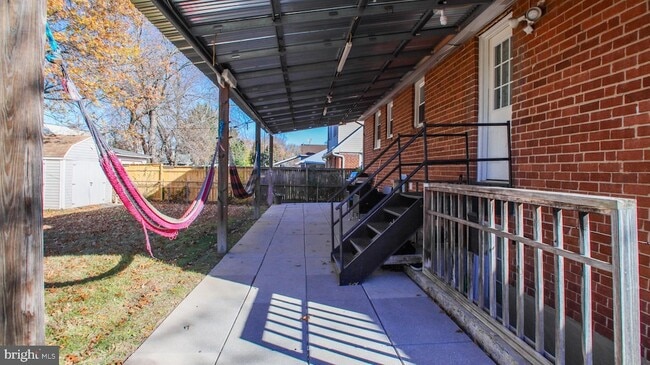 5804 Runford Dr in New Carrollton, MD - Foto de edificio - Building Photo