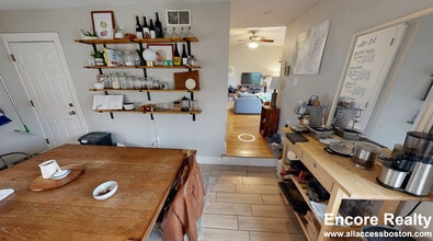 13 Pleasant St, Unit 13 Pleasant Street in Cambridge, MA - Foto de edificio - Building Photo