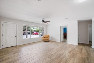 819 S 16th St, Unit 2 in McAllen, TX - Building Photo - Building Photo