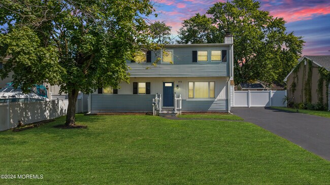 573 Sumner Ave in Belford, NJ - Building Photo - Building Photo