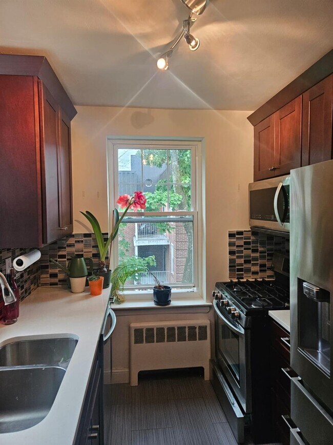 240 240th St in Hempstead, NY - Building Photo - Building Photo