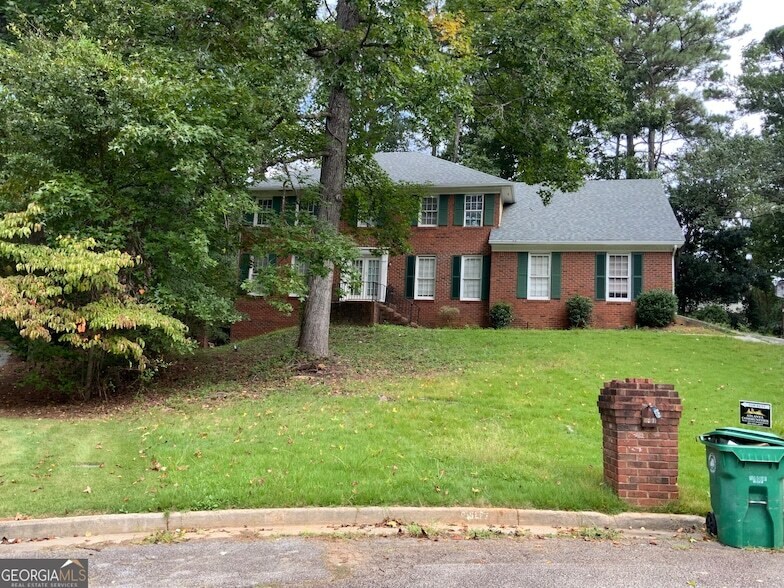 5697 Grey Fox Cir in Stonecrest, GA - Foto de edificio