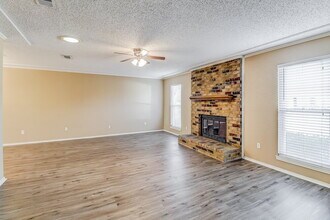 1350 Greenbriar Ln in Lancaster, TX - Building Photo - Building Photo