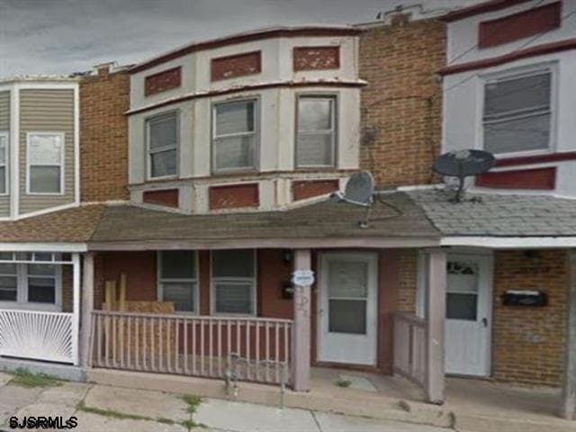 property at 2021 Grant Ave
