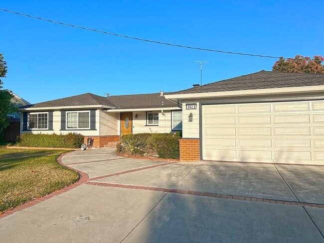 property at 4674 Richmond Ave