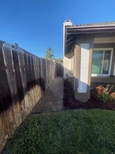 514 Barnett Dr in San Marcos, CA - Foto de edificio - Building Photo