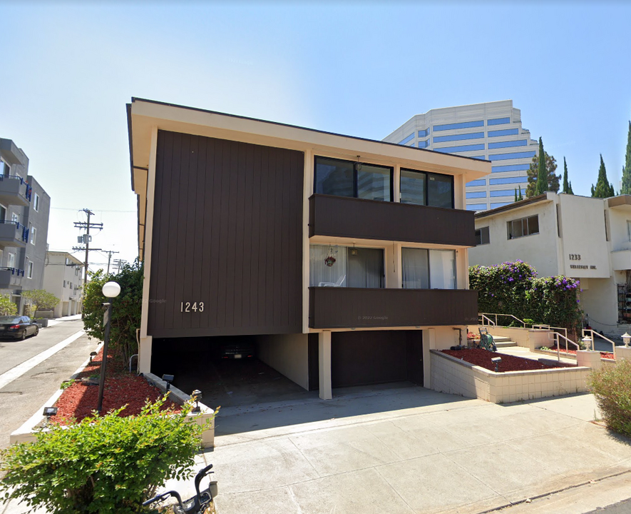 1243 Wellesley Ave in Los Angeles, CA - Building Photo