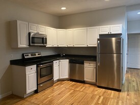 208 H St, Unit 3 Apartamentos