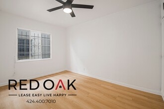 1030 Menlo Ave in Los Angeles, CA - Building Photo - Building Photo