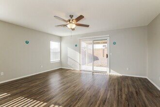 12438 W Willow Ave in El Mirage, AZ - Foto de edificio - Building Photo