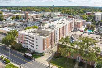 Maple Tower Condominium in Westbury, NY - Building Photo - Building Photo