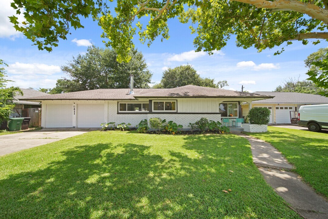 5411 Meadow Creek Ln in Houston, TX - Building Photo
