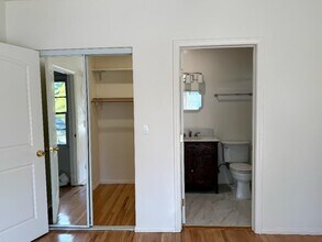 7429 Hesperia Ave in Reseda, CA - Building Photo - Building Photo