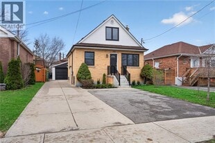 698 Upper Sherman Ave in Hamilton, ON - Building Photo