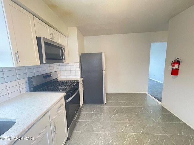 73 Park Ave in Keansburg, NJ - Building Photo - Building Photo