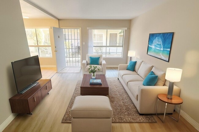 Lynwood Palms in Lynwood, CA - Building Photo - Building Photo