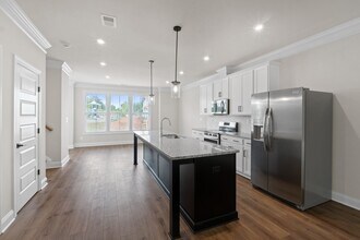 5018 Lindley Pl in Charlottesville, VA - Foto de edificio - Building Photo