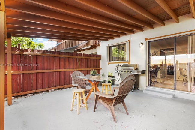 8360 NW 8th St in Miami, FL - Building Photo - Building Photo