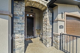 1606 Marina Way in Kelowna, BC - Building Photo - Building Photo