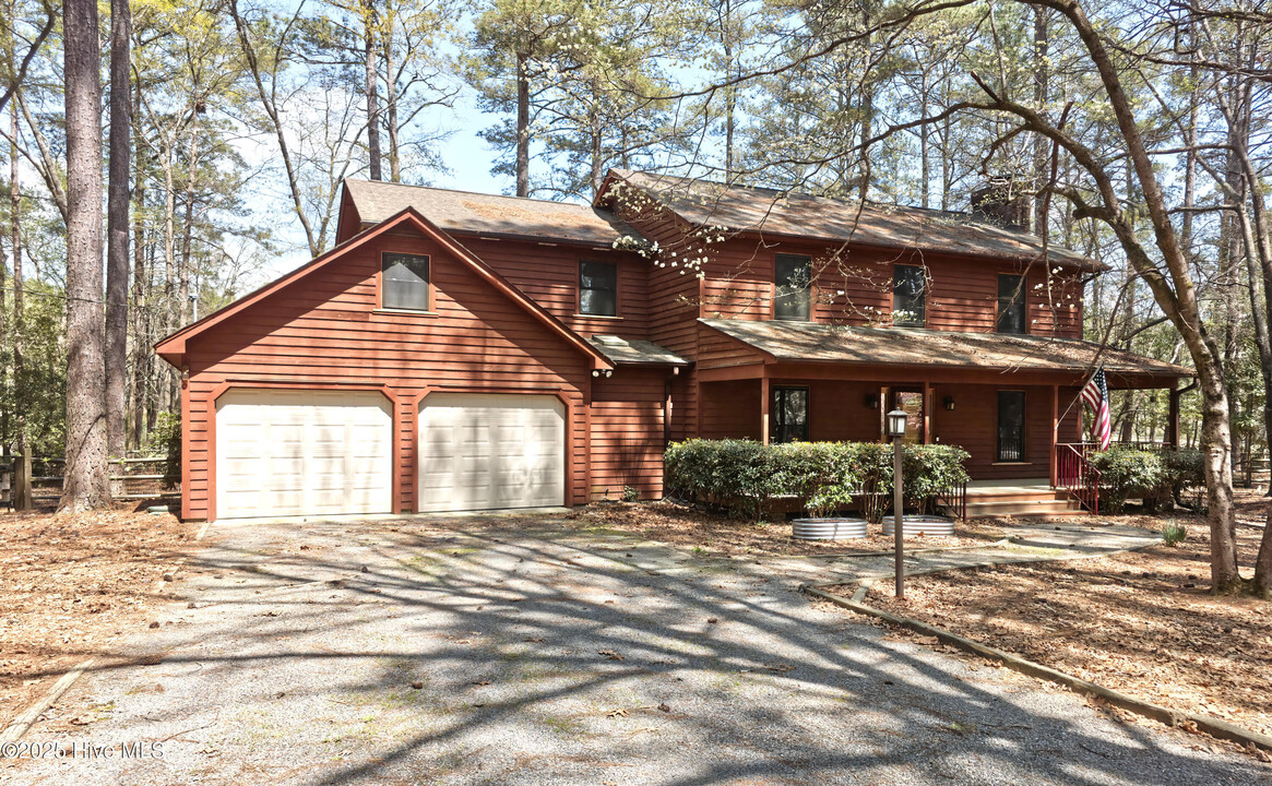 525 S Glenwood Trail in Southern Pines, NC - Building Photo