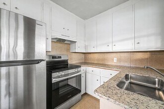 911 S 10th St in Rogers, AR - Building Photo - Building Photo