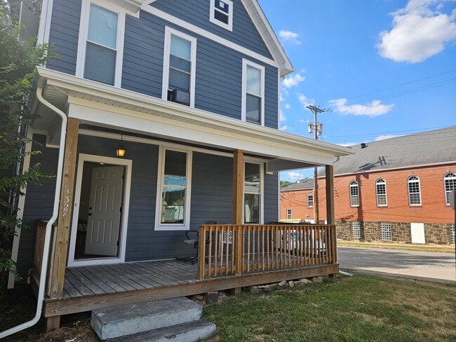 1327 8th ave, Unit Apt A in Beaver Falls, PA - Building Photo - Building Photo
